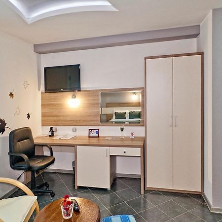 Garni Hotel Lama كراغوييفاك المظهر الخارجي الصورة