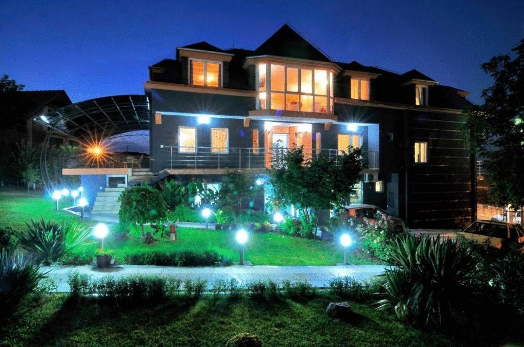 Garni Hotel Lama كراغوييفاك المظهر الخارجي الصورة