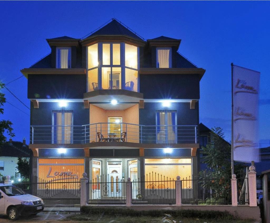 Garni Hotel Lama كراغوييفاك المظهر الخارجي الصورة