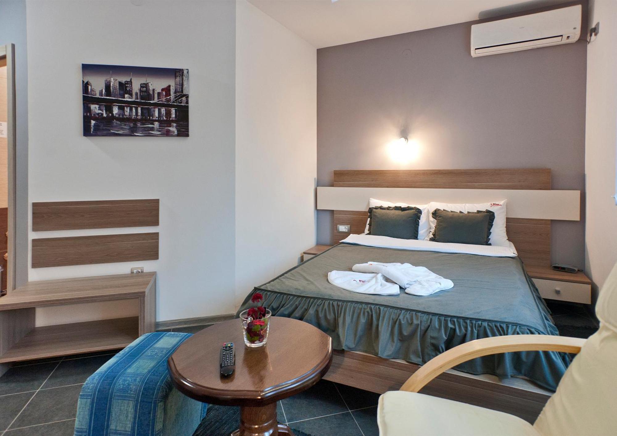 Garni Hotel Lama كراغوييفاك المظهر الخارجي الصورة