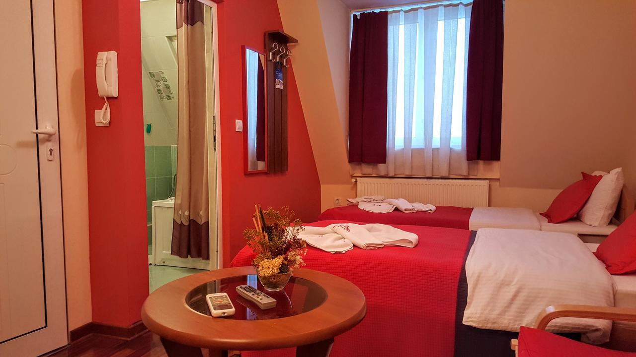 Garni Hotel Lama كراغوييفاك المظهر الخارجي الصورة