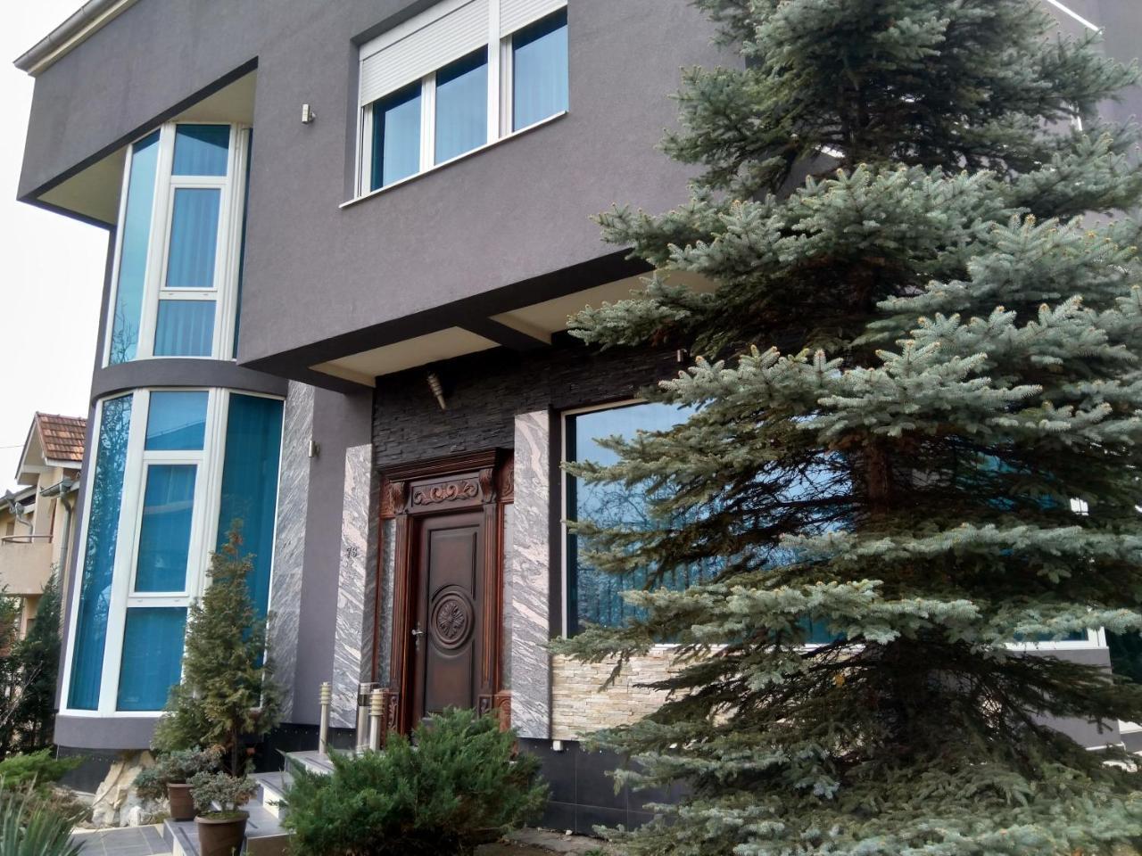 Garni Hotel Lama كراغوييفاك المظهر الخارجي الصورة