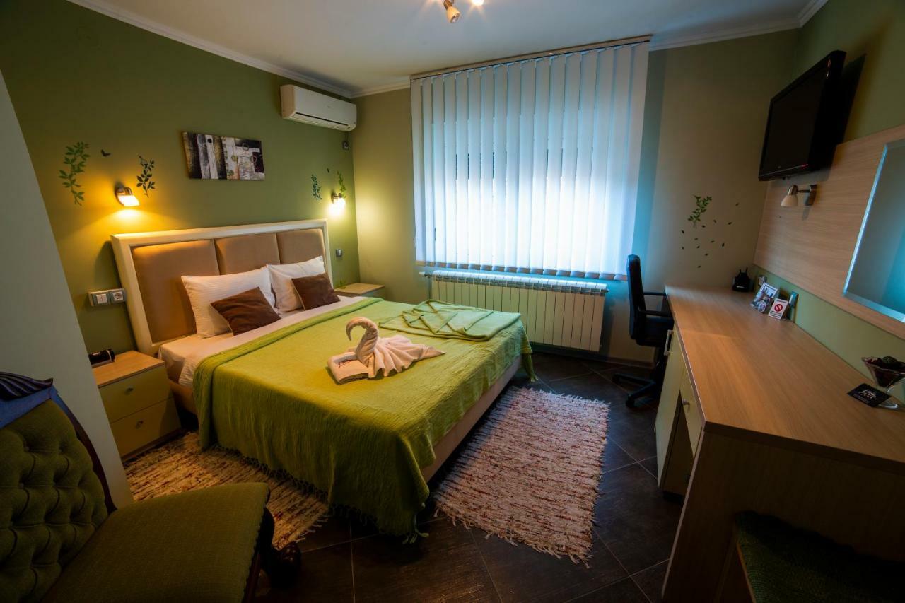 Garni Hotel Lama كراغوييفاك المظهر الخارجي الصورة