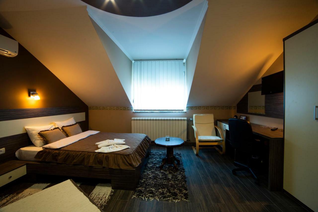 Garni Hotel Lama كراغوييفاك المظهر الخارجي الصورة