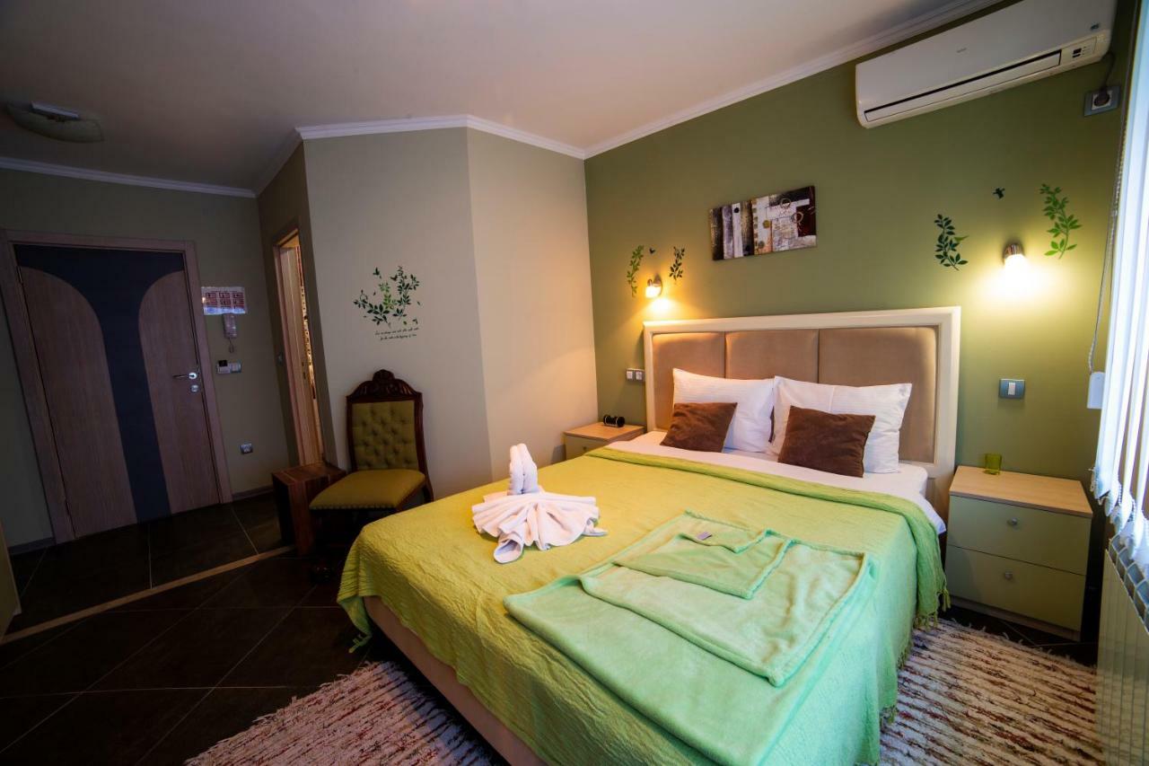 Garni Hotel Lama كراغوييفاك المظهر الخارجي الصورة