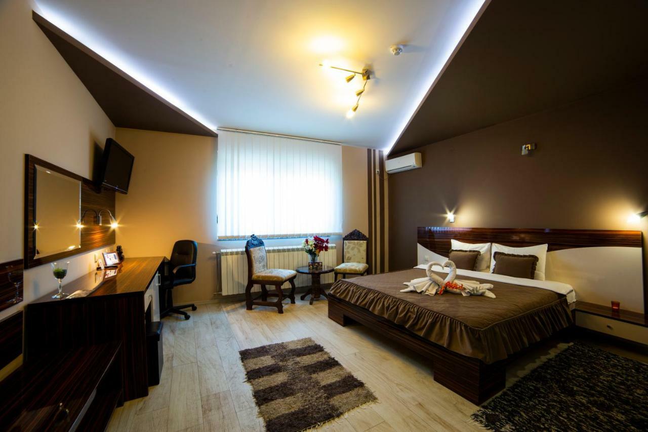 Garni Hotel Lama كراغوييفاك المظهر الخارجي الصورة