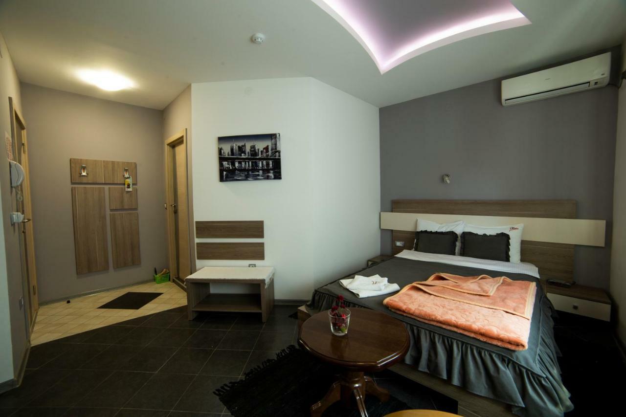 Garni Hotel Lama كراغوييفاك المظهر الخارجي الصورة