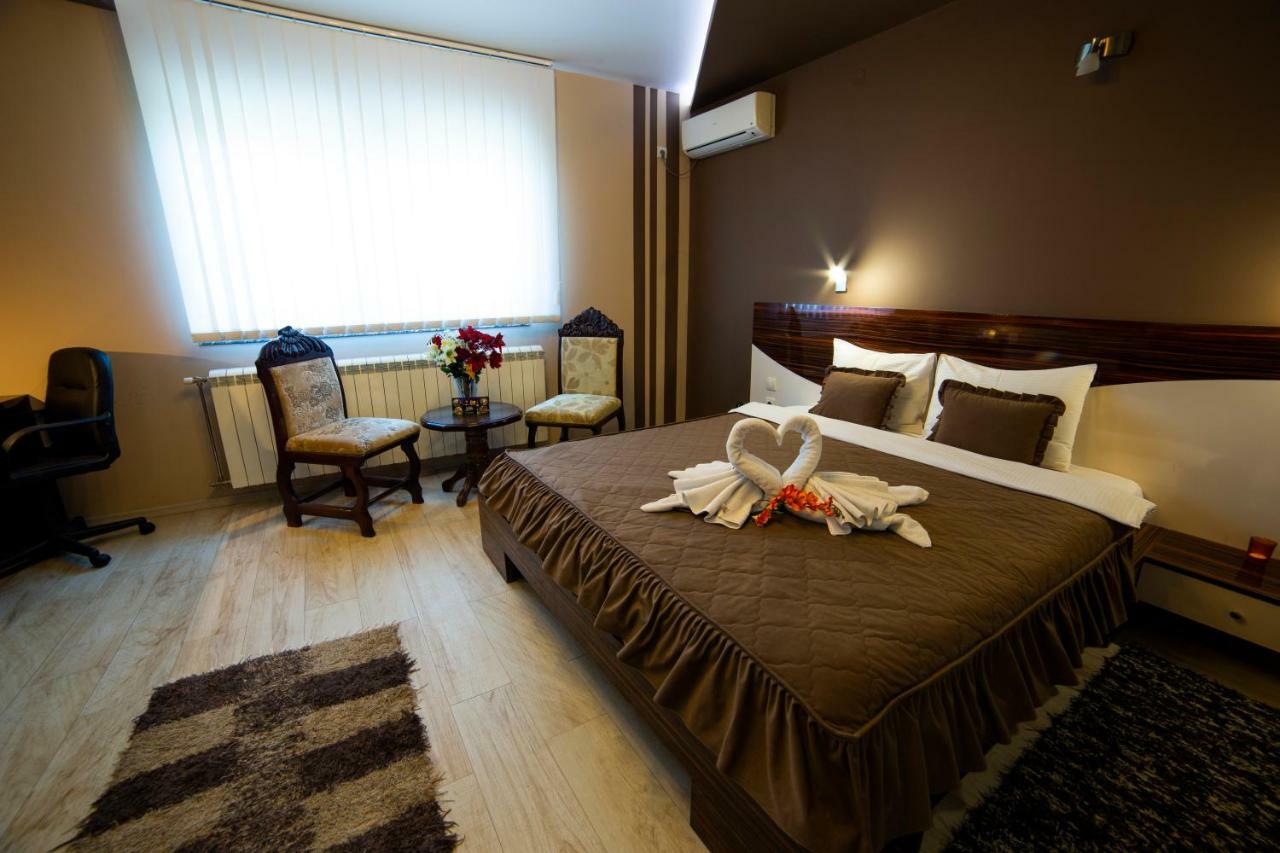 Garni Hotel Lama كراغوييفاك المظهر الخارجي الصورة