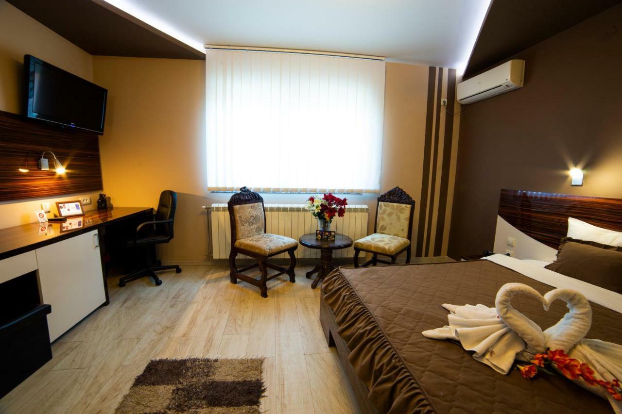 Garni Hotel Lama كراغوييفاك المظهر الخارجي الصورة