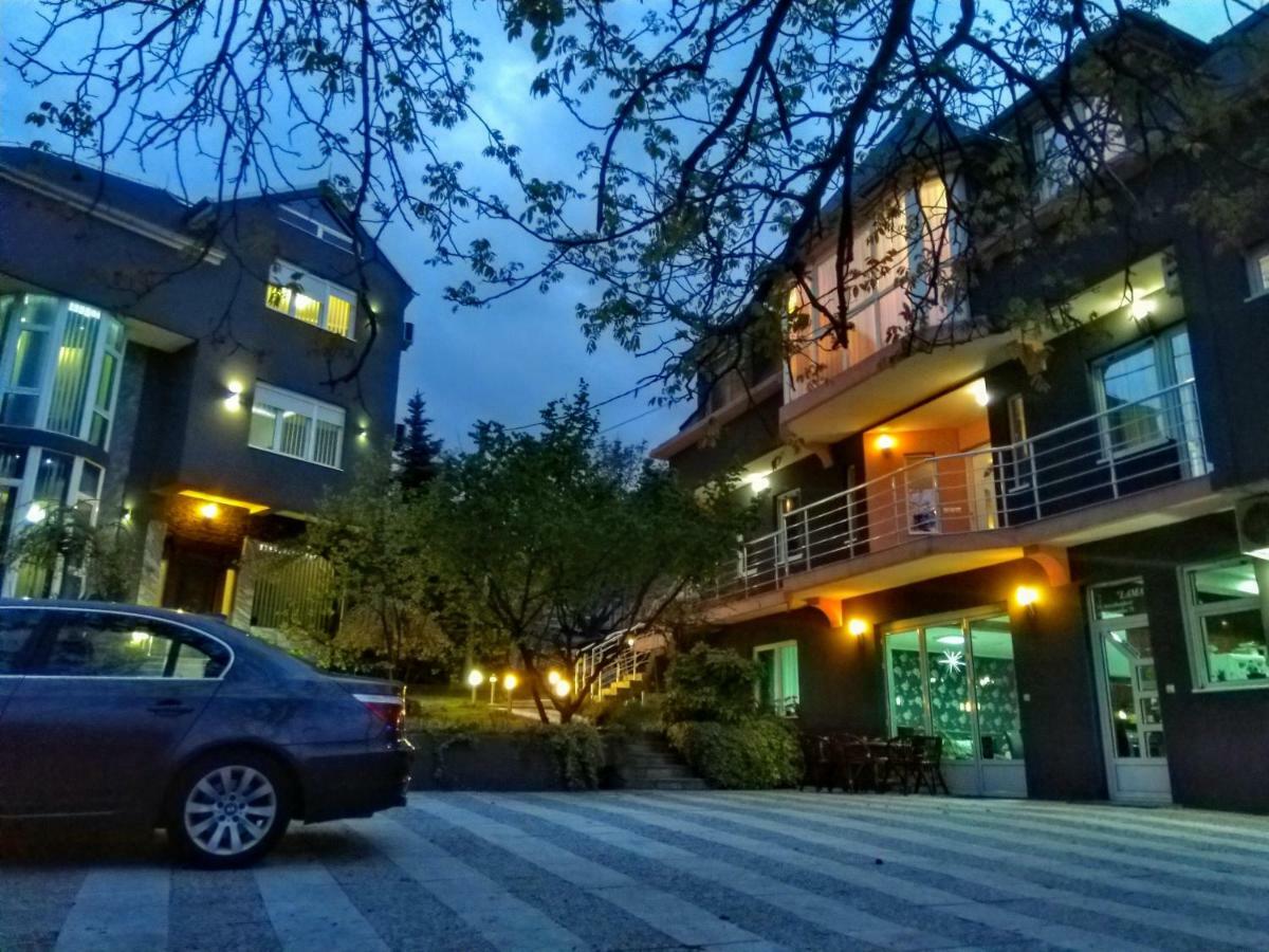 Garni Hotel Lama كراغوييفاك المظهر الخارجي الصورة
